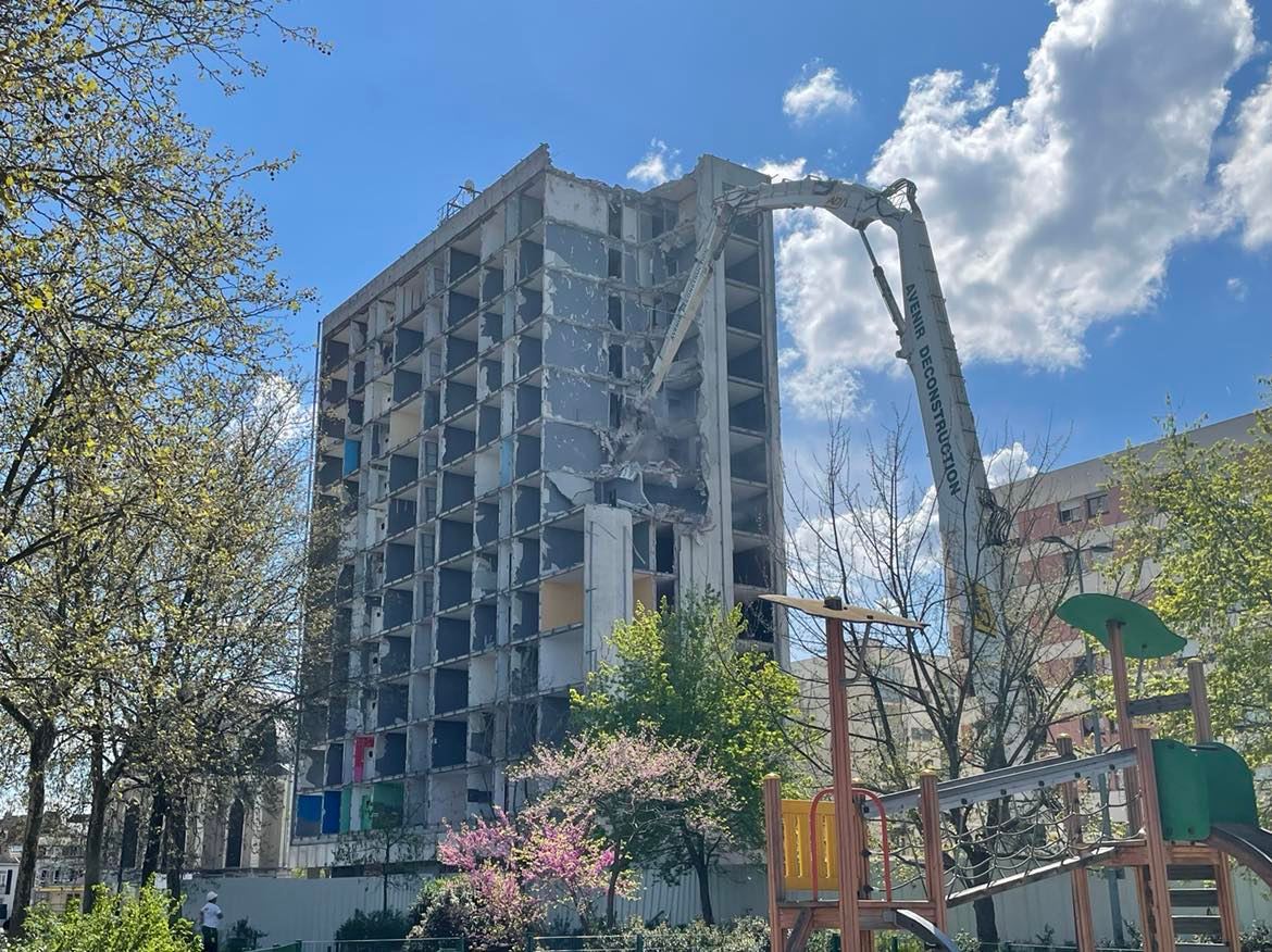 D&eacute;but d&eacute;construction Tour B La Verrerie avril 2023 2.jpg (250 KB)