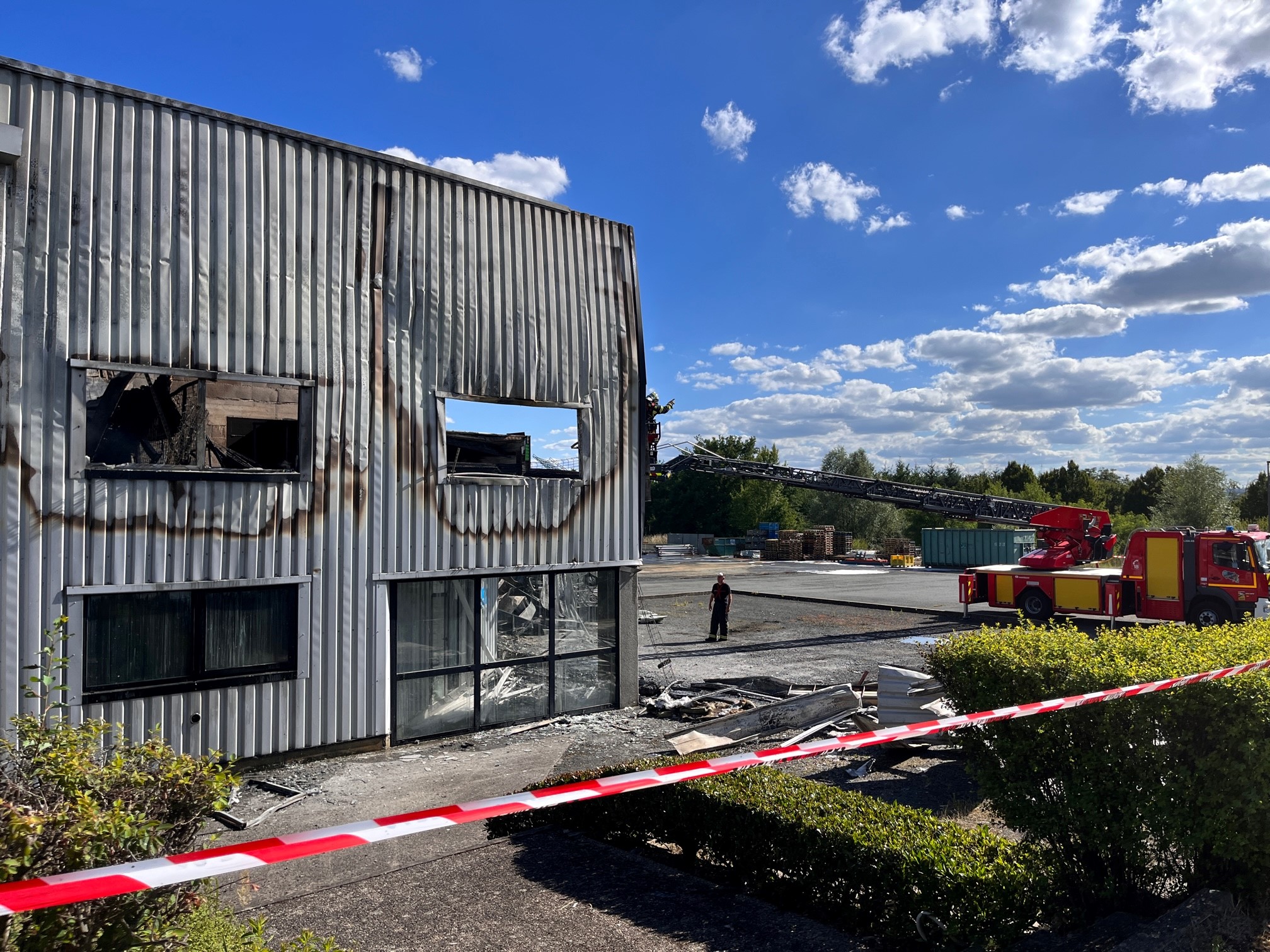 INCENDIE BTS SAINT VICTOR POMPIERS 2.jpg (905 KB)