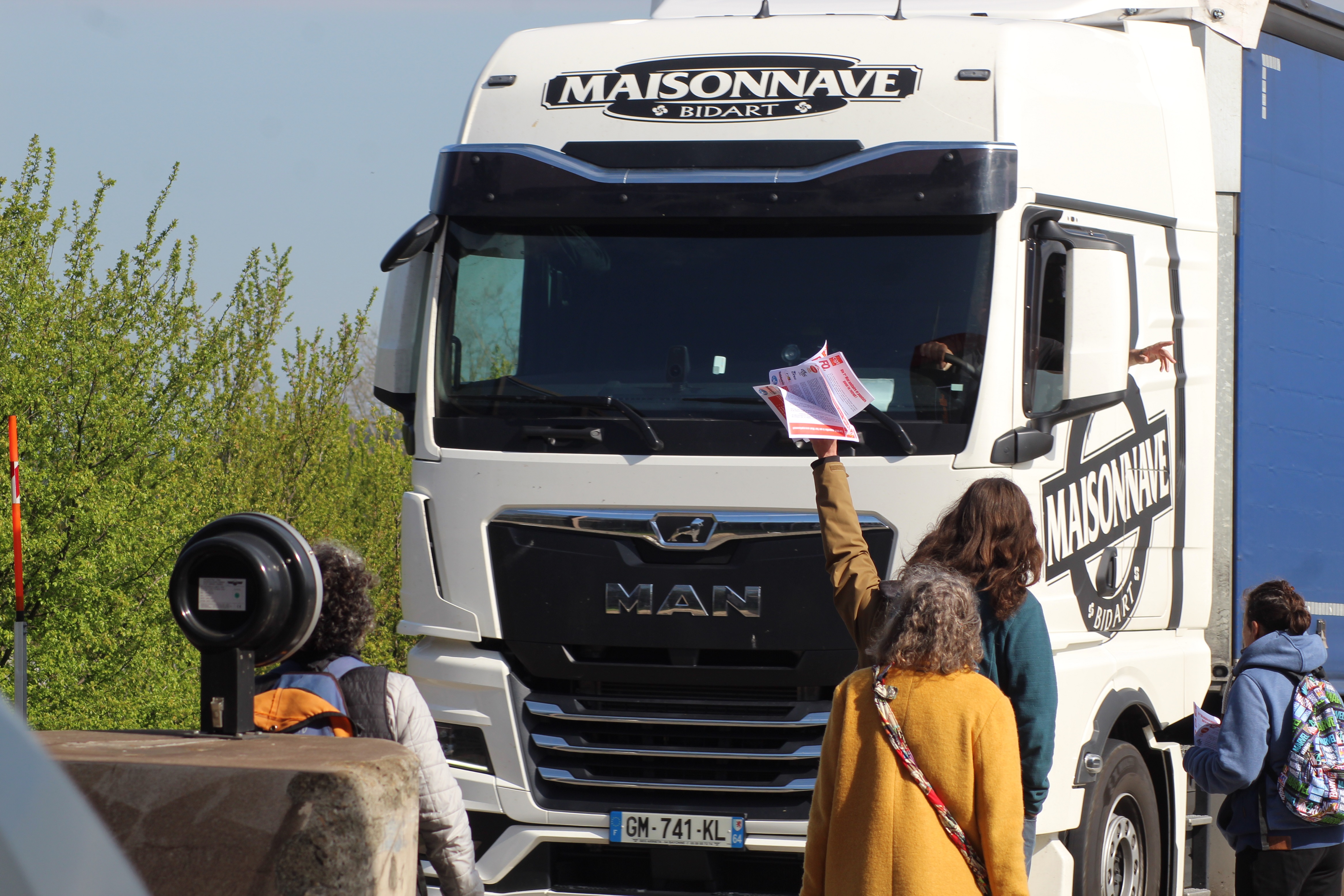 Op&eacute;ration p&eacute;age gratuit Montmarault avril 2023 (4).JPG (2.81 MB)