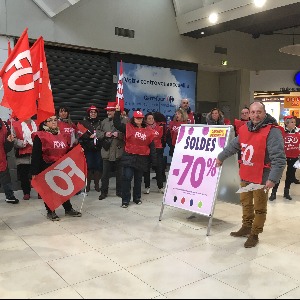 Force Ouvrière mobilisé contre le plan Bompard chez Carrefour Montluçon