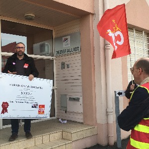 La CGT de l’Allier remet (ironiquement) un certificat de réussite au MEDEF