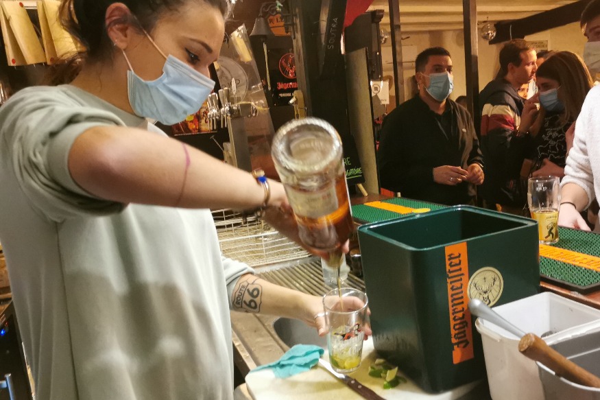 Confinement : la dernière soirée des bars et restaurants hier soir