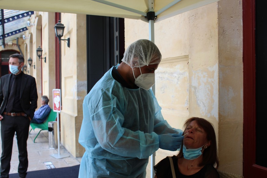 Covid-19 : l'ARS Auvergne Rhône-Alpes appelle à la vigilance