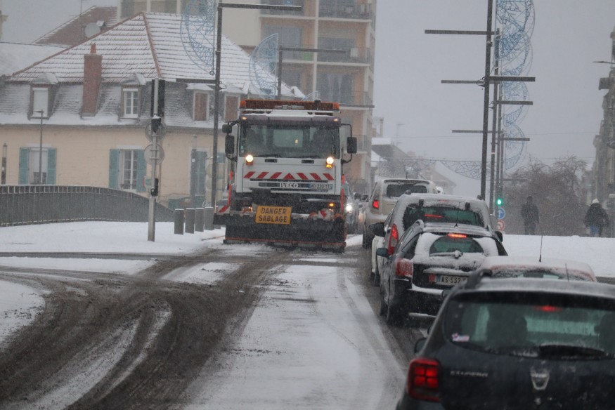 Chutes de neige : Kéolis suspend la circulation des bus urbains, interdiction de circuler pour les poids-lourds dans le département