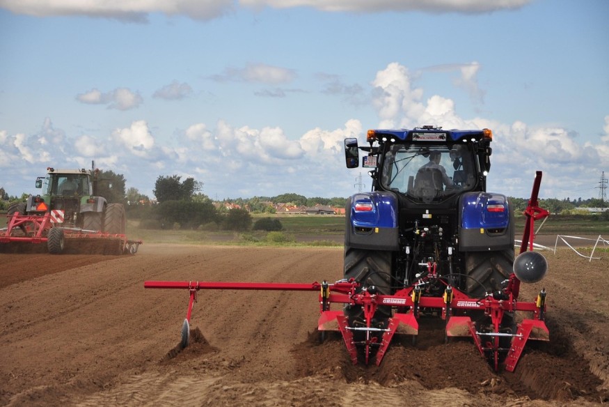 "Il y a des moments où on a besoin de couper" : des agriculteurs de l'Allier font appel à un service pour s'offrir des vacances