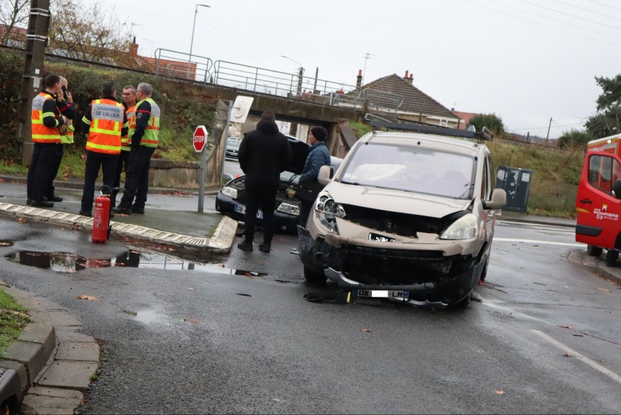 Quatre blessés légers dont deux enfants dans une collision entre deux voitures à Montluçon