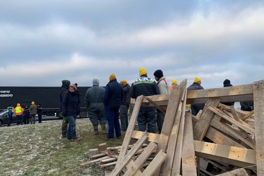 Des barrages filtrants d'agriculteurs depuis hier à hauteur du Montet sur l'A79